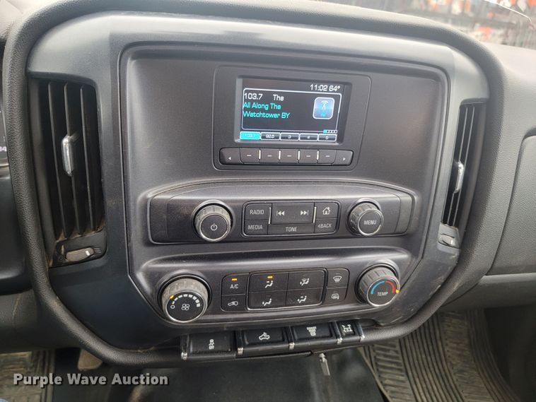 image for item JW9626 2015 Chevrolet Silverado 3500HD  flatbed pickup truck