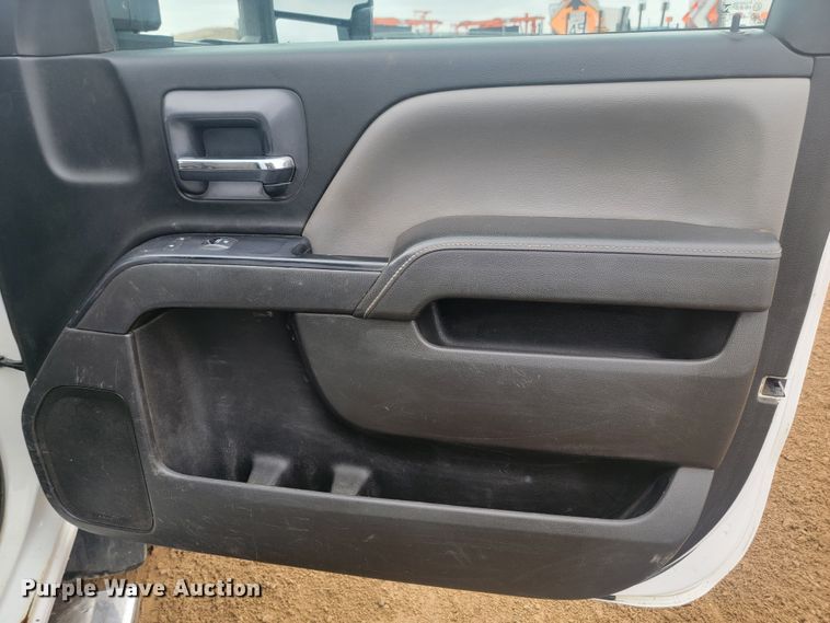 image for item JW9626 2015 Chevrolet Silverado 3500HD  flatbed pickup truck