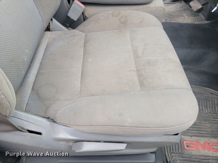 image for item JW9626 2015 Chevrolet Silverado 3500HD  flatbed pickup truck