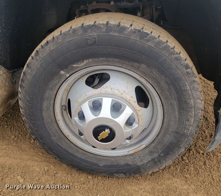 image for item JW9626 2015 Chevrolet Silverado 3500HD  flatbed pickup truck