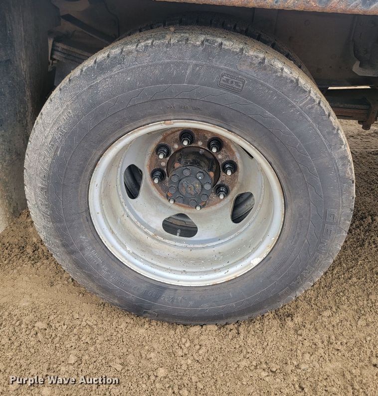 image for item JW9626 2015 Chevrolet Silverado 3500HD  flatbed pickup truck