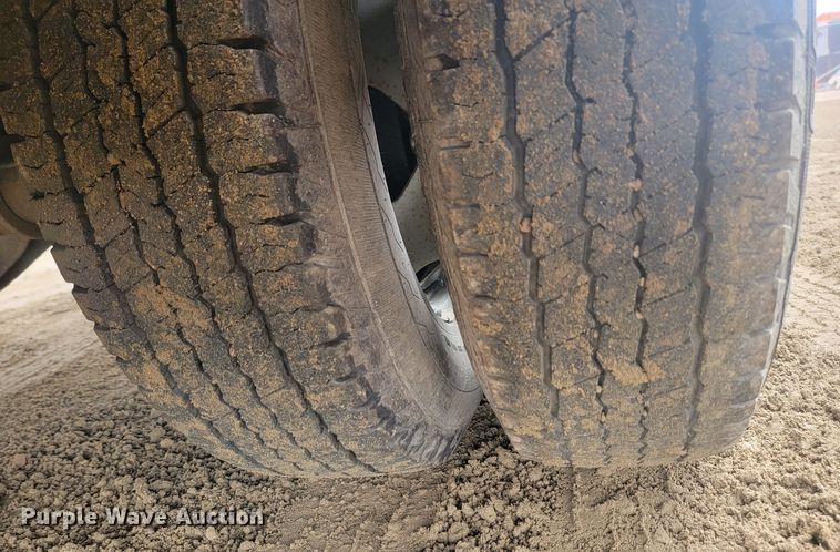 image for item JW9626 2015 Chevrolet Silverado 3500HD  flatbed pickup truck