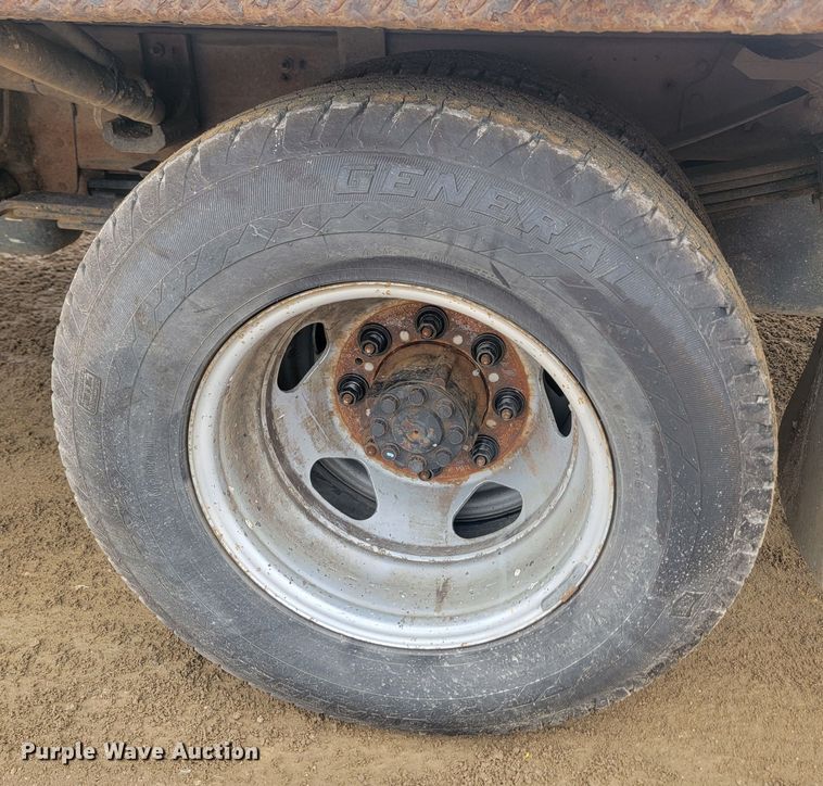 image for item JW9626 2015 Chevrolet Silverado 3500HD  flatbed pickup truck