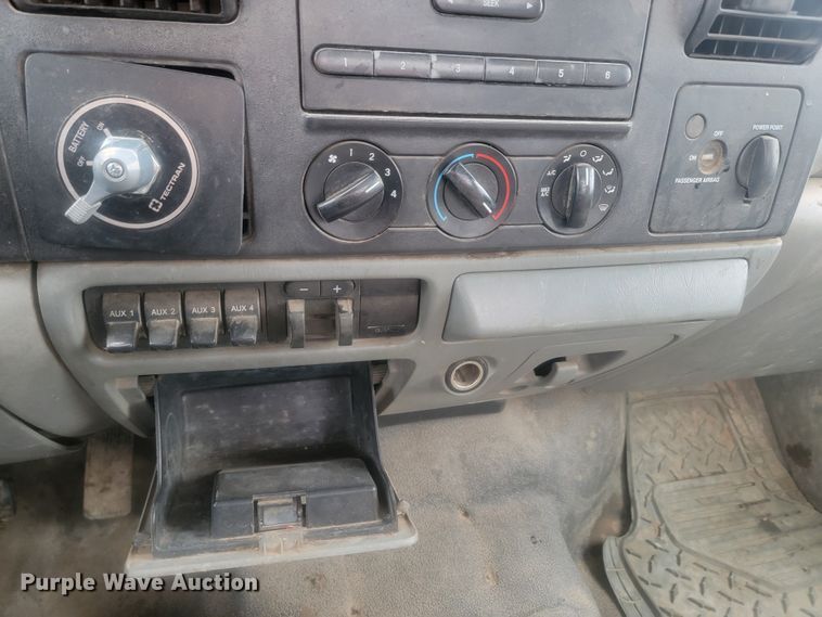 image for item JW9646 2005 Ford F550 Super Duty  utility / service truck