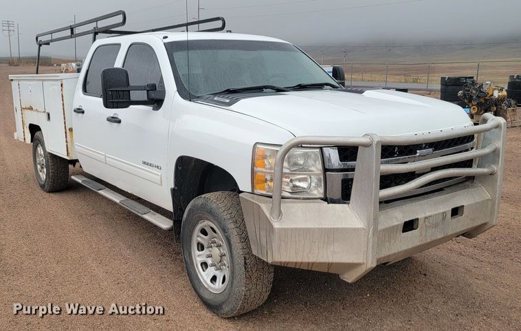 image for item JW9647 2011 Chevrolet Silverado 3500 HD  Crew Cab utility / service truck