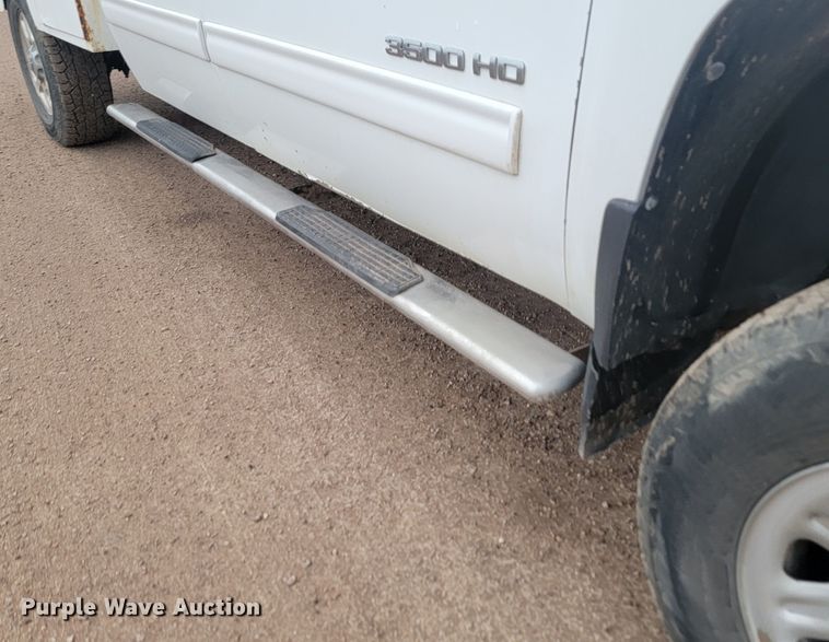 image for item JW9647 2011 Chevrolet Silverado 3500 HD  Crew Cab utility / service truck