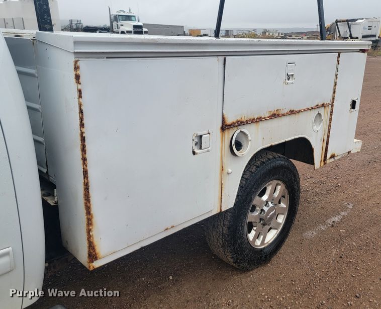 image for item JW9647 2011 Chevrolet Silverado 3500 HD  Crew Cab utility / service truck