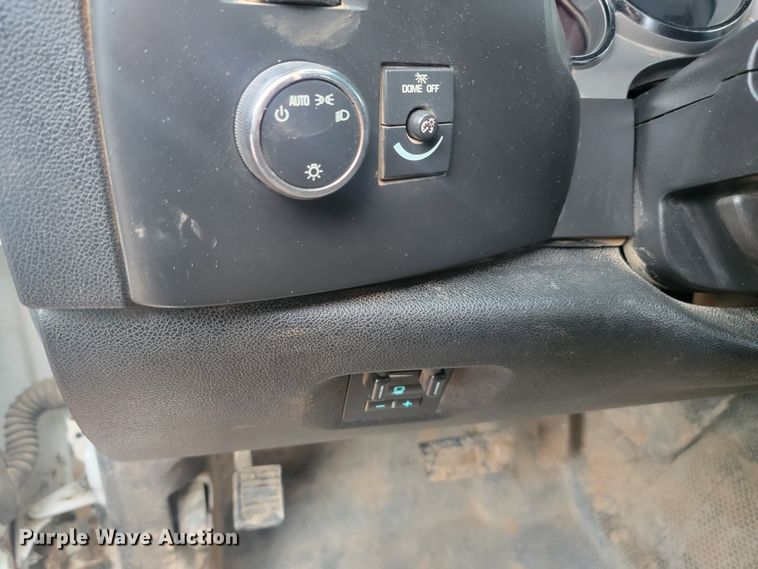 image for item JW9647 2011 Chevrolet Silverado 3500 HD  Crew Cab utility / service truck