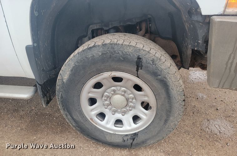 image for item JW9647 2011 Chevrolet Silverado 3500 HD  Crew Cab utility / service truck