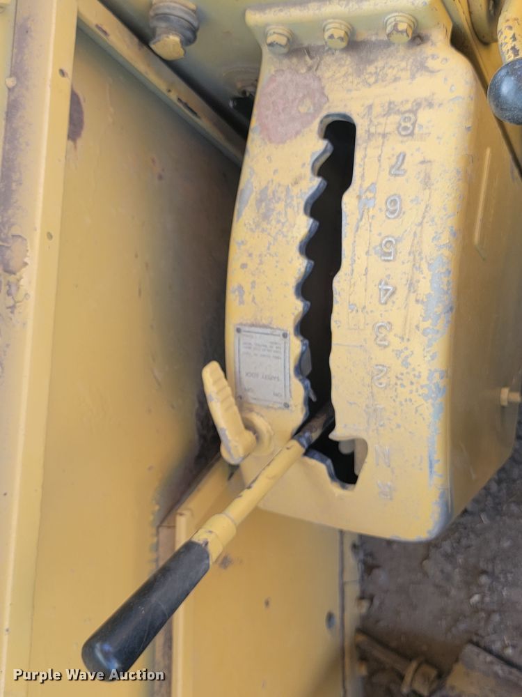 image for item JW9649 1979 Caterpillar 627B  conventional scraper