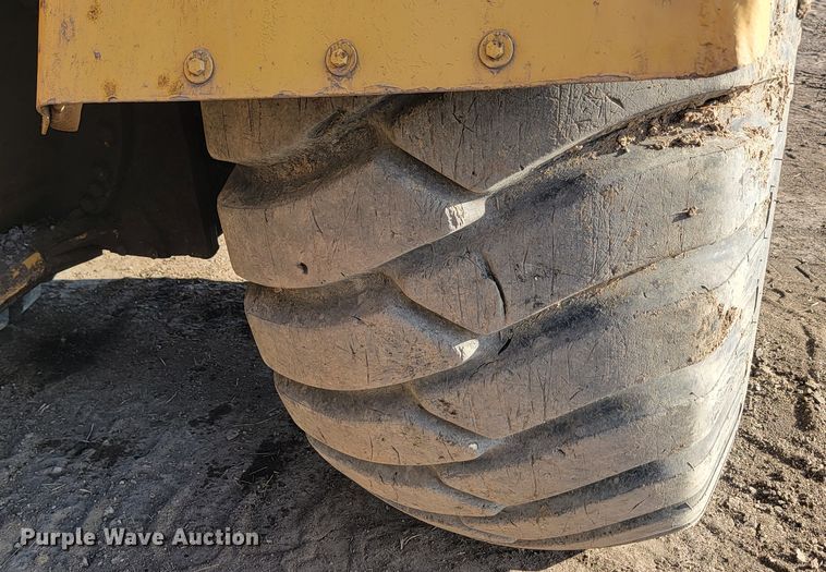 image for item JW9649 1979 Caterpillar 627B  conventional scraper