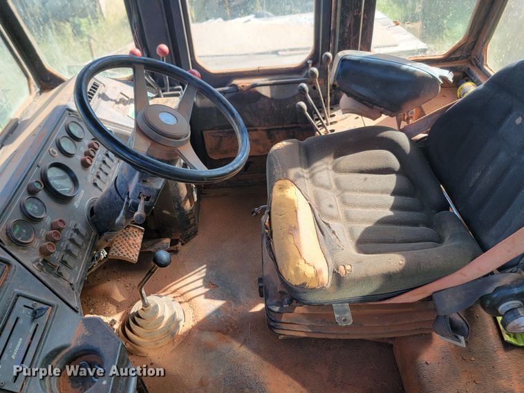 image for item JW9654 1982 Stieger Panther ST325  4WD tractor