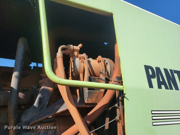 image for item JW9654 1982 Stieger Panther ST325  4WD tractor