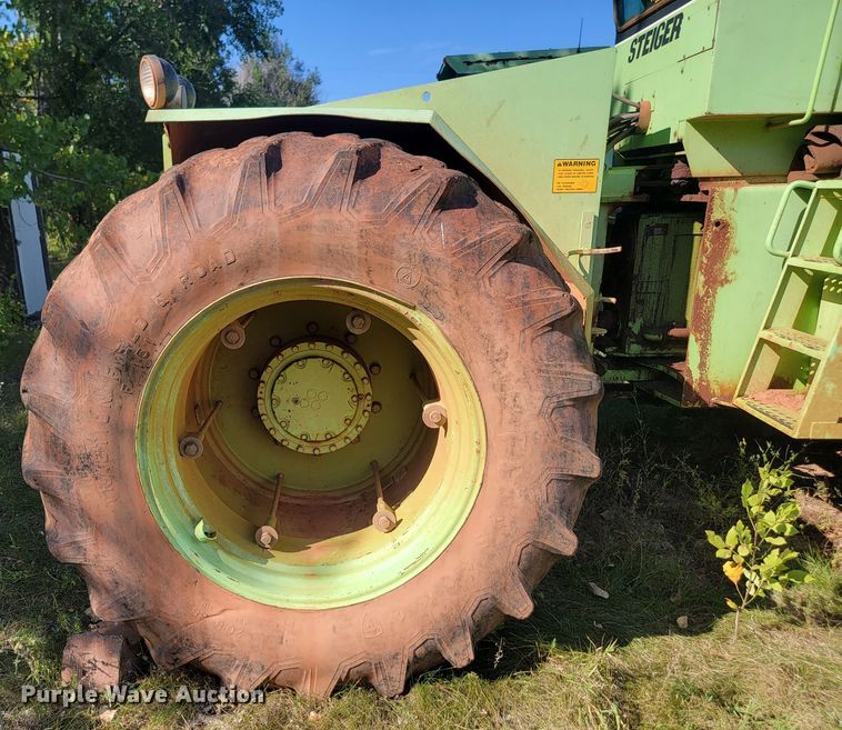 image for item JW9654 1982 Stieger Panther ST325  4WD tractor