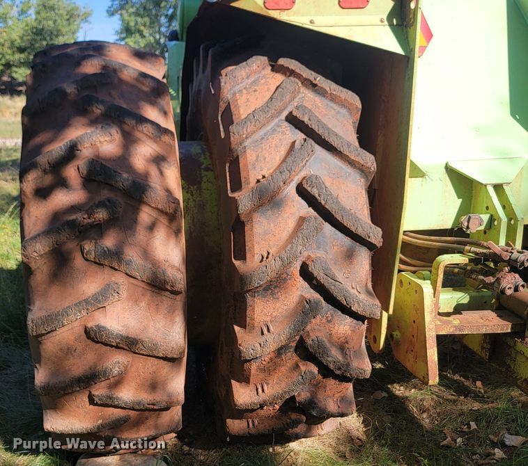 image for item JW9654 1982 Stieger Panther ST325  4WD tractor