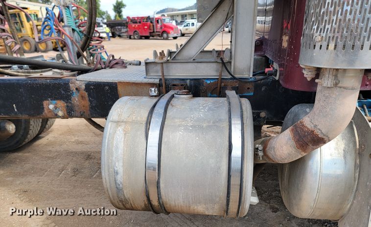 image for item JW9657 1996 Peterbilt 379  semi truck