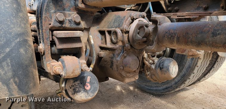 image for item JW9657 1996 Peterbilt 379  semi truck