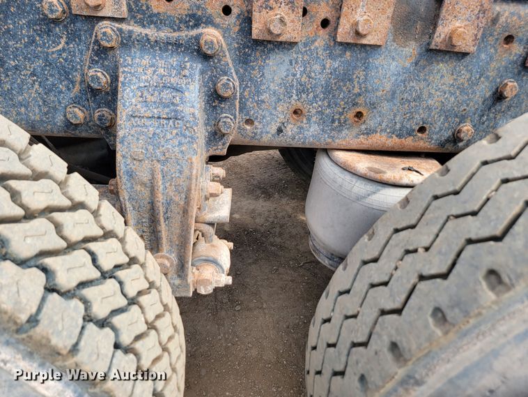 image for item JW9657 1996 Peterbilt 379  semi truck