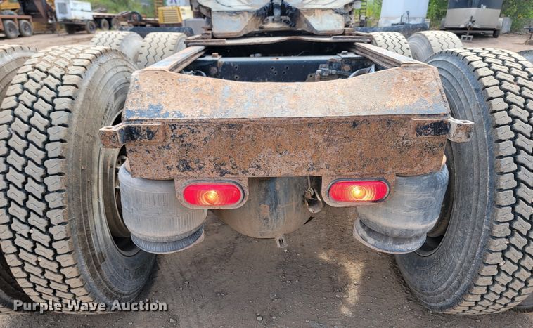 image for item JW9657 1996 Peterbilt 379  semi truck