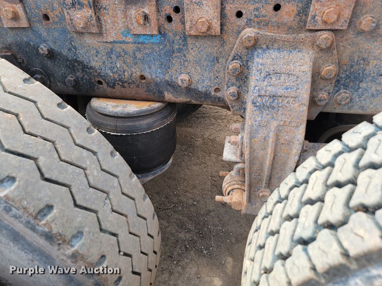 image for item JW9657 1996 Peterbilt 379  semi truck