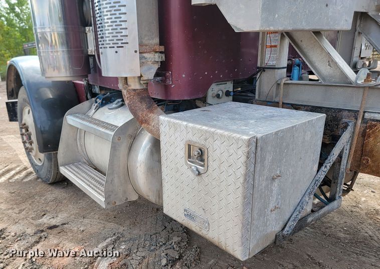 image for item JW9657 1996 Peterbilt 379  semi truck