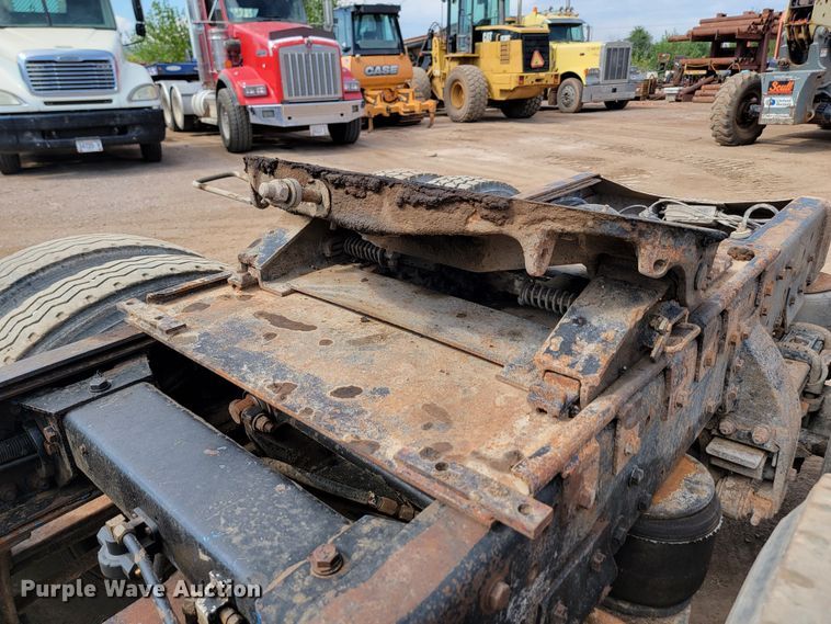 image for item JW9657 1996 Peterbilt 379  semi truck