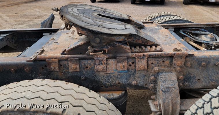 image for item JW9657 1996 Peterbilt 379  semi truck