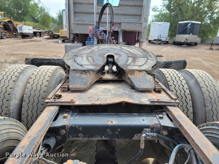 image for item JW9657 1996 Peterbilt 379  semi truck