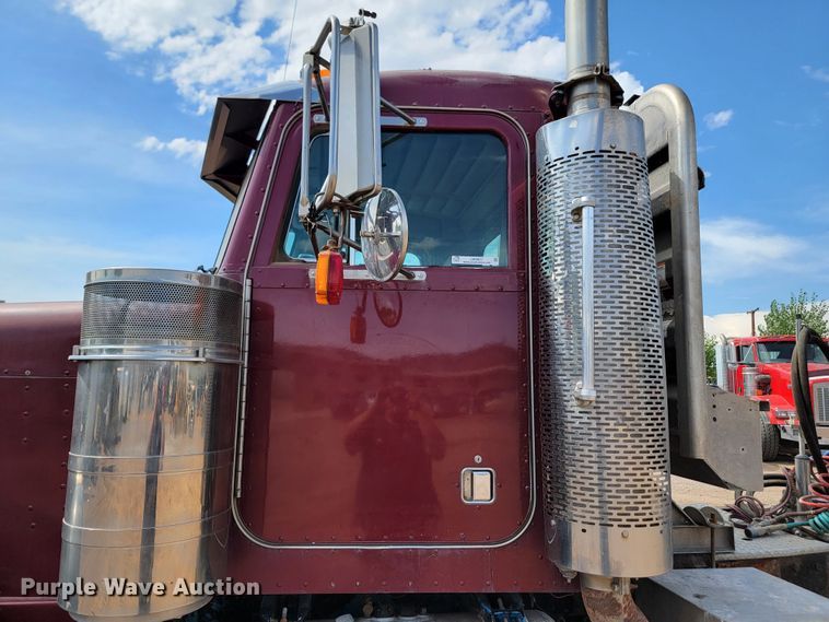 image for item JW9657 1996 Peterbilt 379  semi truck