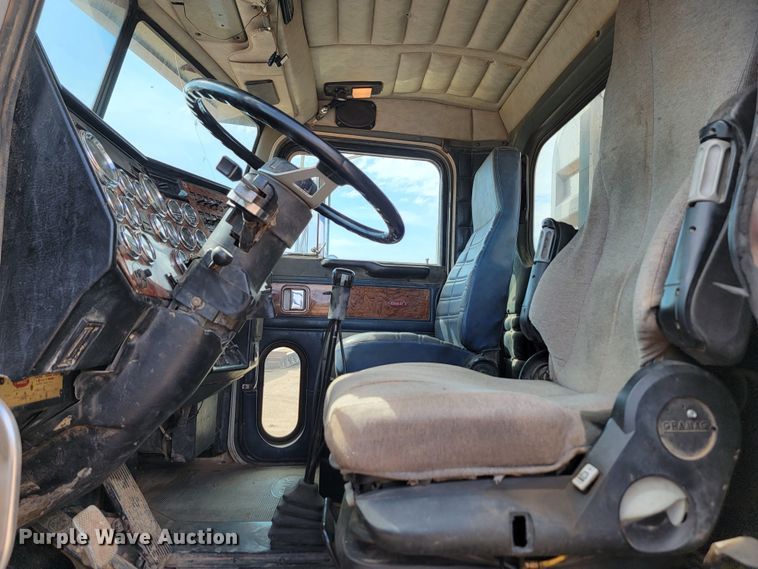 image for item JW9657 1996 Peterbilt 379  semi truck