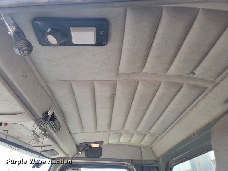 image for item JW9657 1996 Peterbilt 379  semi truck