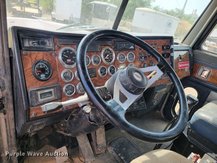 image for item JW9657 1996 Peterbilt 379  semi truck