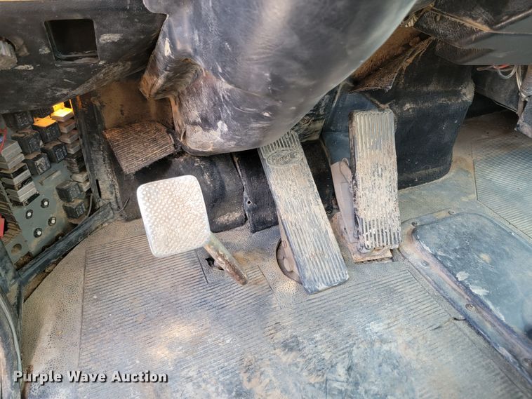 image for item JW9657 1996 Peterbilt 379  semi truck