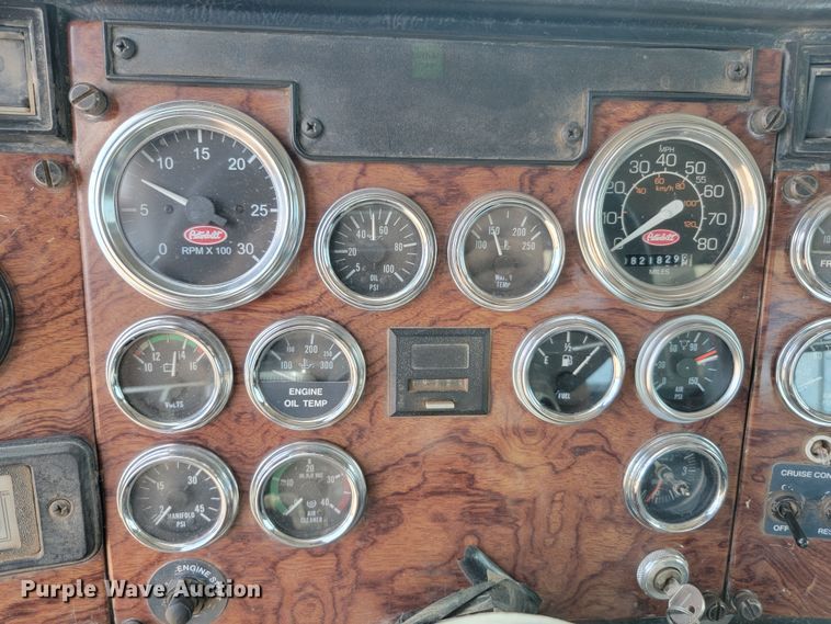 image for item JW9657 1996 Peterbilt 379  semi truck