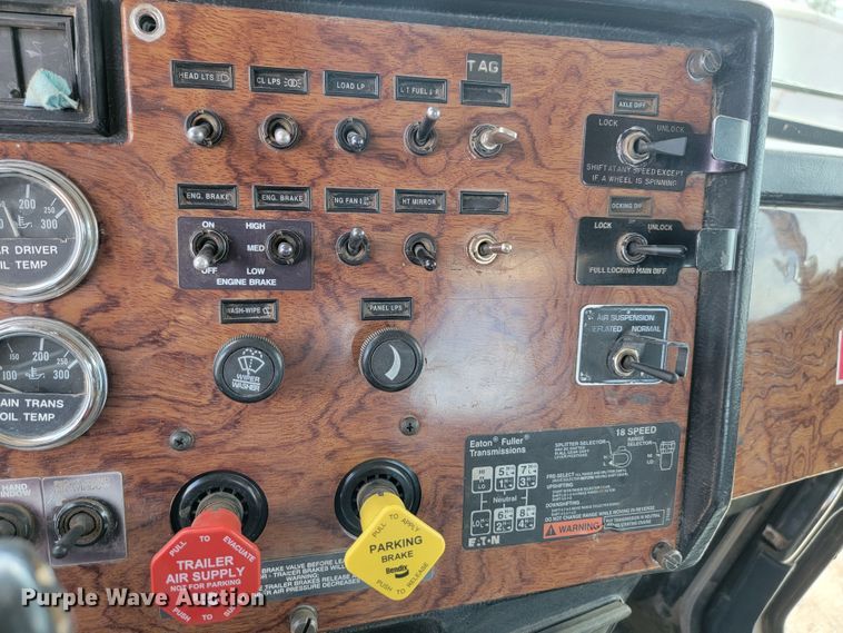 image for item JW9657 1996 Peterbilt 379  semi truck