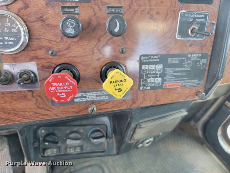 image for item JW9657 1996 Peterbilt 379  semi truck