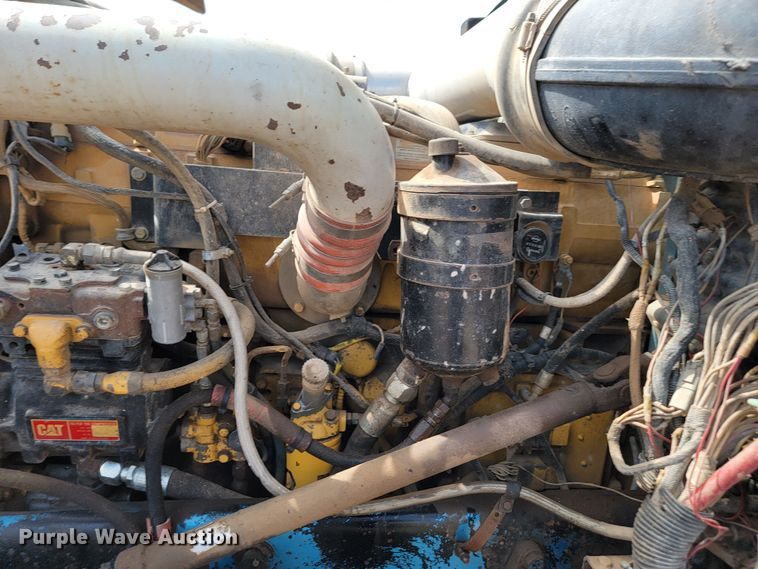 image for item JW9657 1996 Peterbilt 379  semi truck