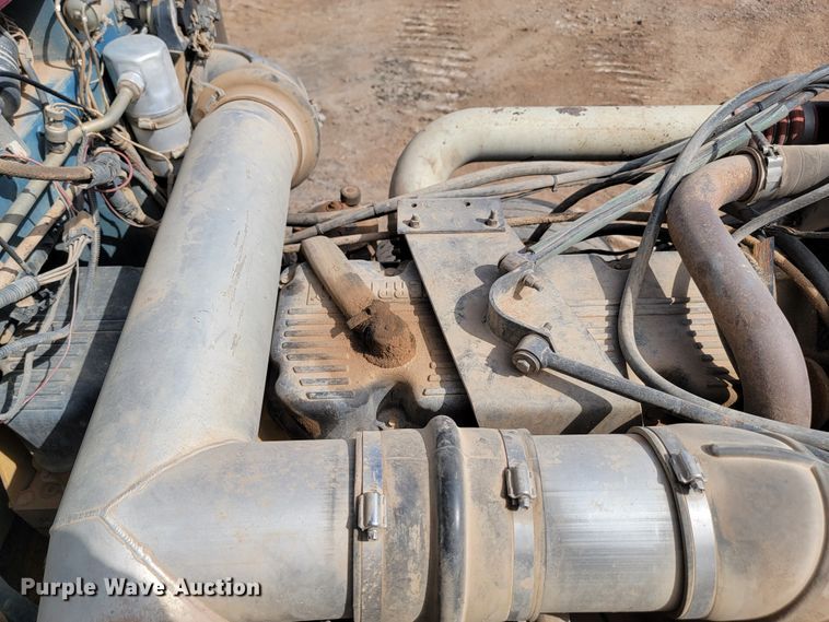 image for item JW9657 1996 Peterbilt 379  semi truck