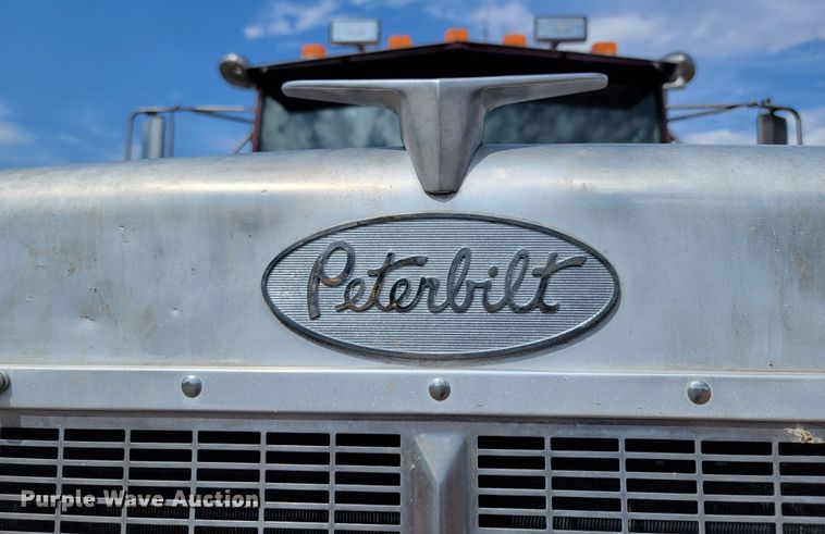 image for item JW9657 1996 Peterbilt 379  semi truck