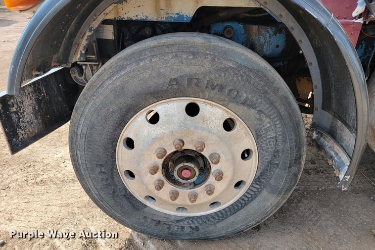 image for item JW9657 1996 Peterbilt 379  semi truck