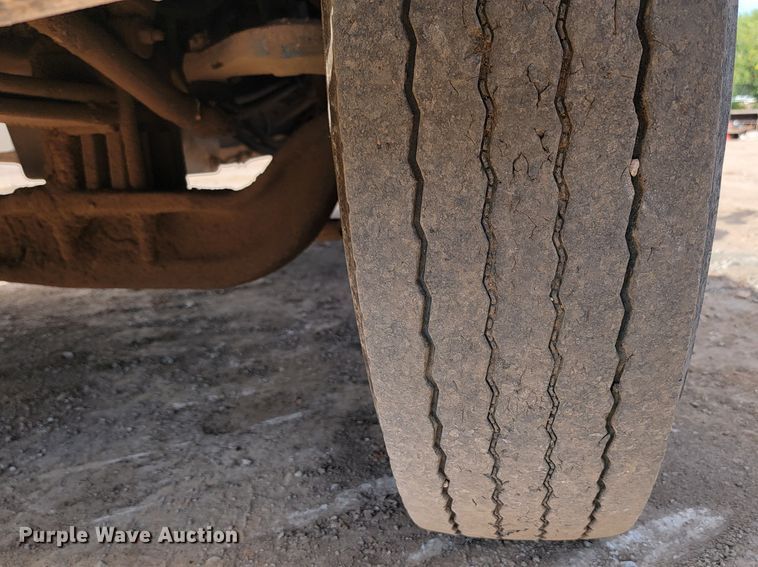 image for item JW9657 1996 Peterbilt 379  semi truck