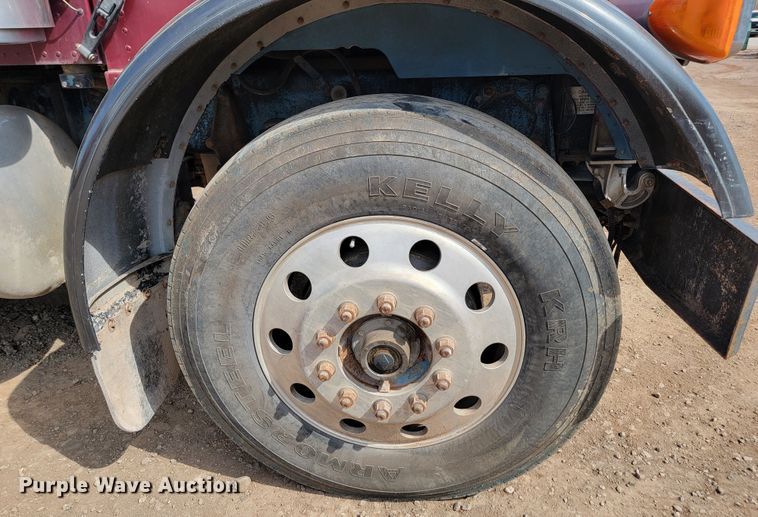 image for item JW9657 1996 Peterbilt 379  semi truck