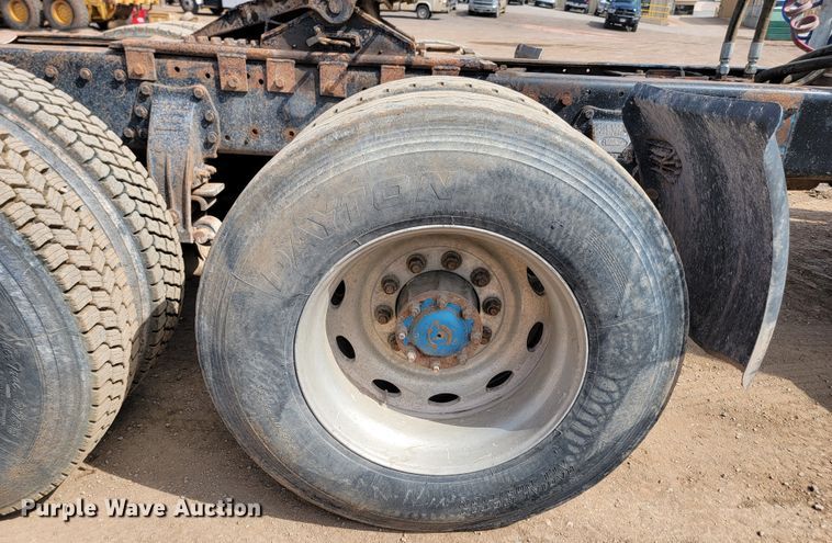 image for item JW9657 1996 Peterbilt 379  semi truck