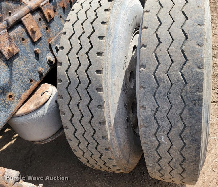 image for item JW9657 1996 Peterbilt 379  semi truck