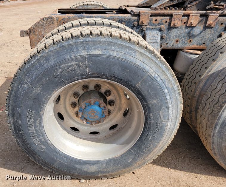 image for item JW9657 1996 Peterbilt 379  semi truck