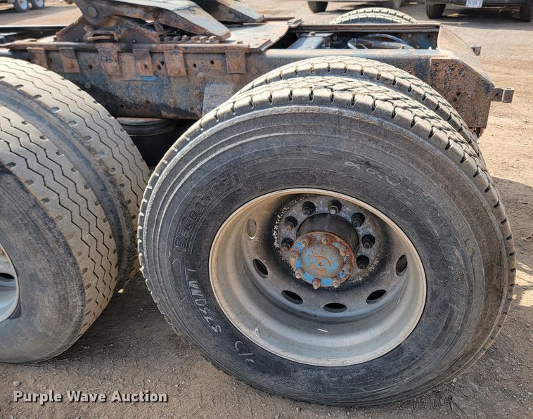 image for item JW9657 1996 Peterbilt 379  semi truck