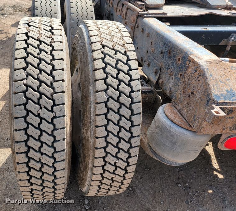 image for item JW9657 1996 Peterbilt 379  semi truck