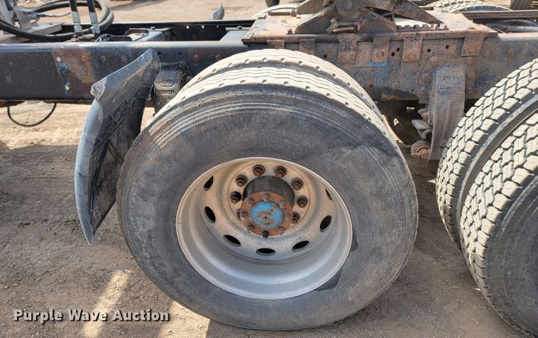 image for item JW9657 1996 Peterbilt 379  semi truck