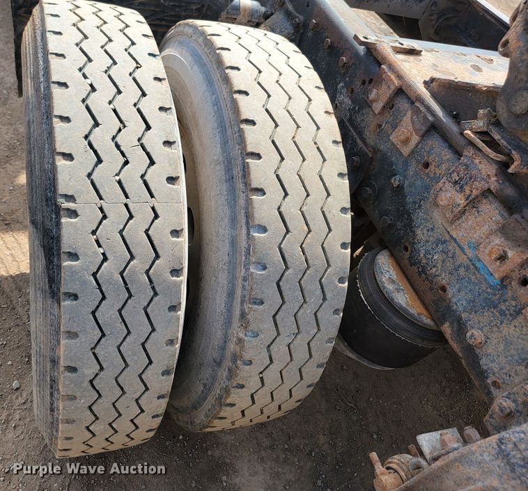 image for item JW9657 1996 Peterbilt 379  semi truck