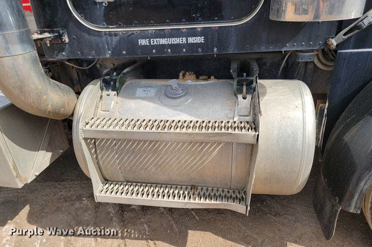 image for item JW9659 1995 Peterbilt 378  semi truck